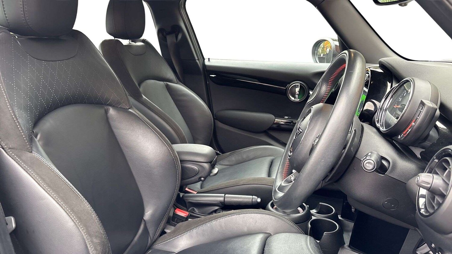 Used MINI Hatch 2019 for sale - 76435737: Photo 13