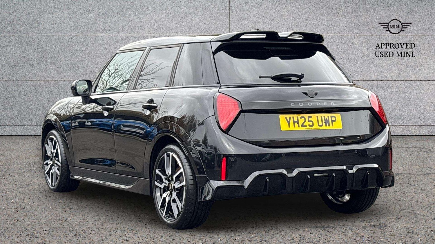 Used MINI Cooper 2025 for sale - 76553143: Photo 2