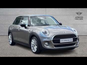 2017 - 1.5 Cooper 5dr Auto [Chili/Media Pack XL]