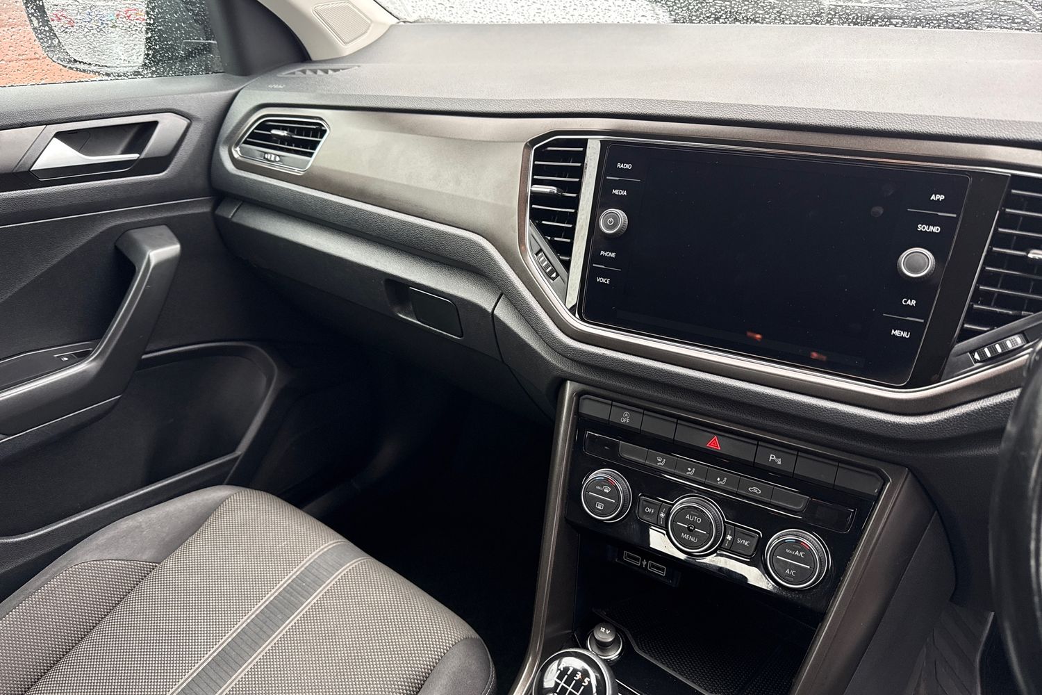 Used Volkswagen T-Roc 2019 for sale - 77935712: Photo 28