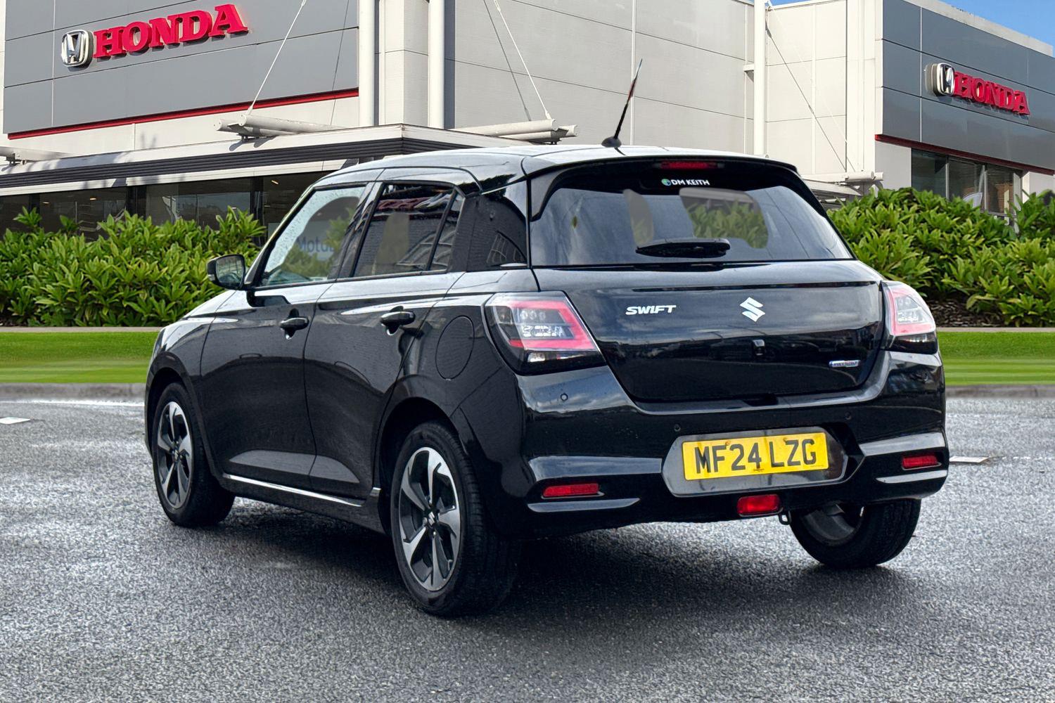 Used Suzuki Swift 2024 for sale - 77642109: Photo 2