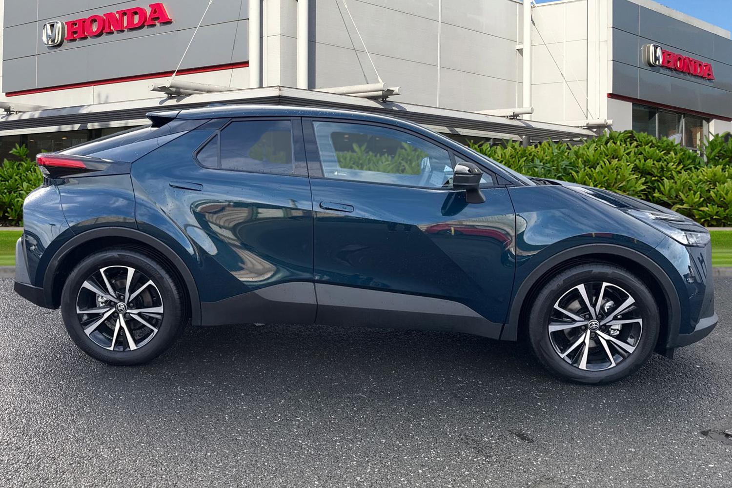 Used Toyota C-HR 2025 for sale - 77641937: Photo 3