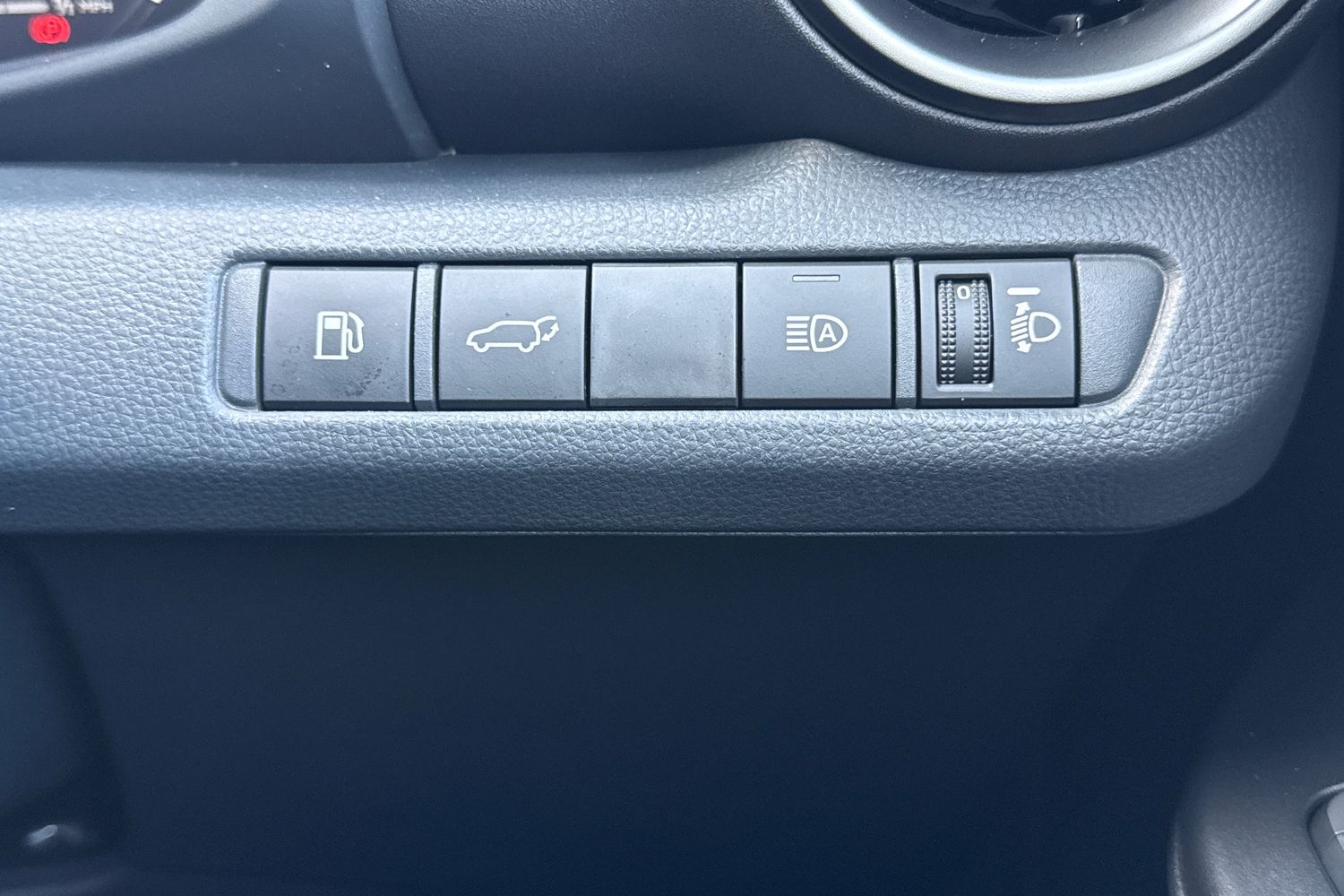 Used Toyota C-HR 2025 for sale - 77641937: Photo 39