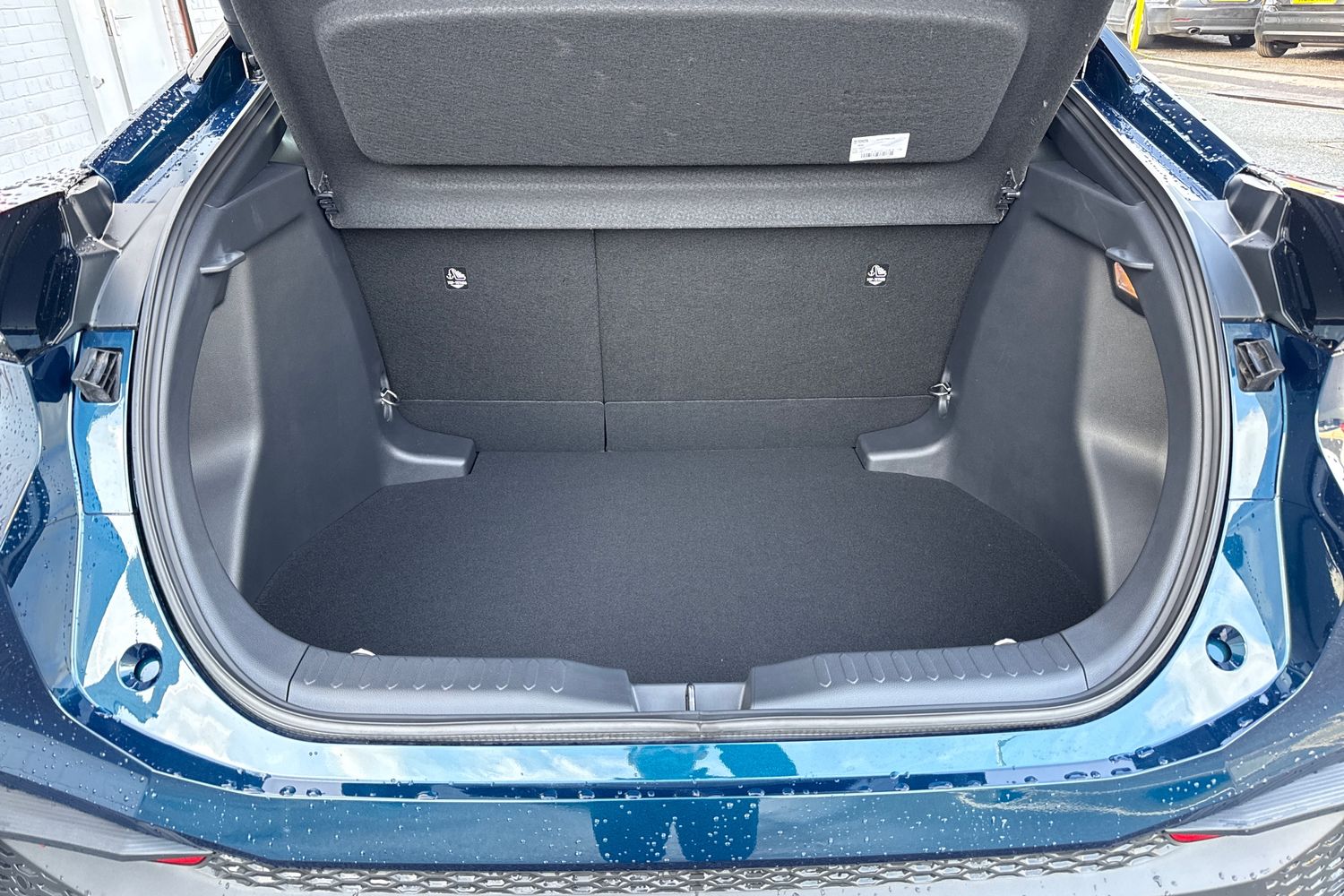 Used Toyota C-HR 2025 for sale - 77641937: Photo 9