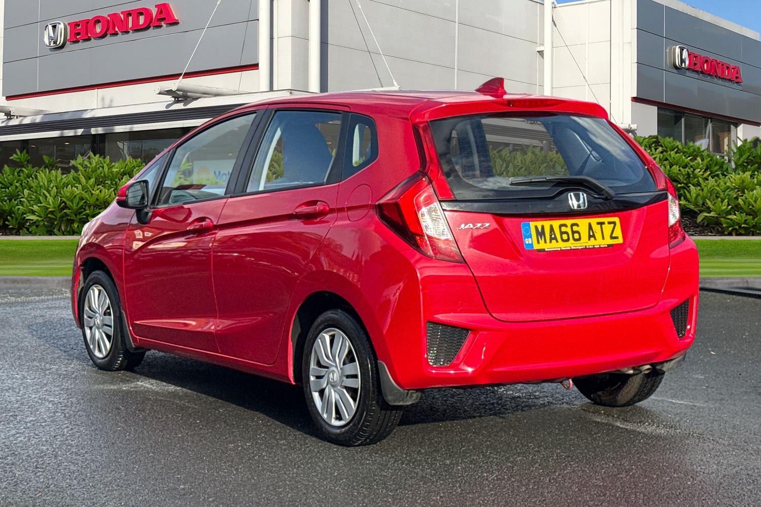 Used Honda Jazz 2016 for sale - 76469319: Photo 2