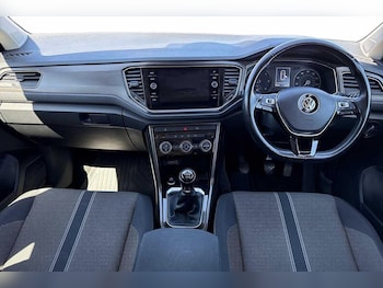 Used Volkswagen T-Roc 2019 for sale - 78761564: Photo