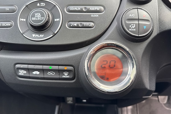 Used Honda Jazz 2015 for sale - 76243720: Photo 20