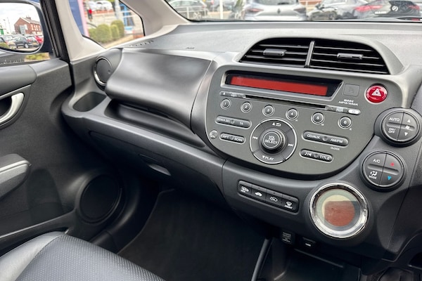 Used Honda Jazz 2015 for sale - 76243720: Photo 30