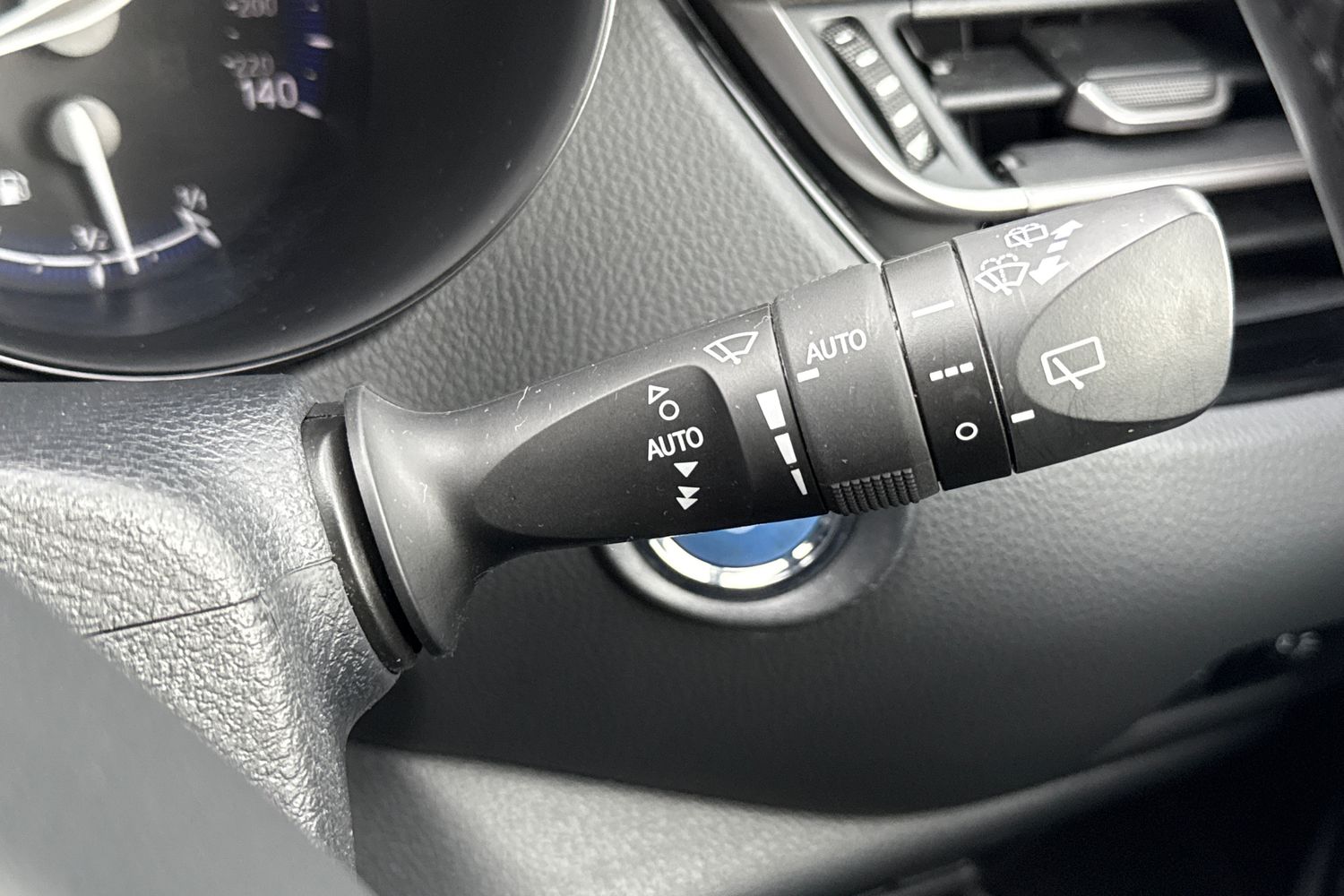 Used Toyota C-HR 2019 for sale - 75932796: Photo 40