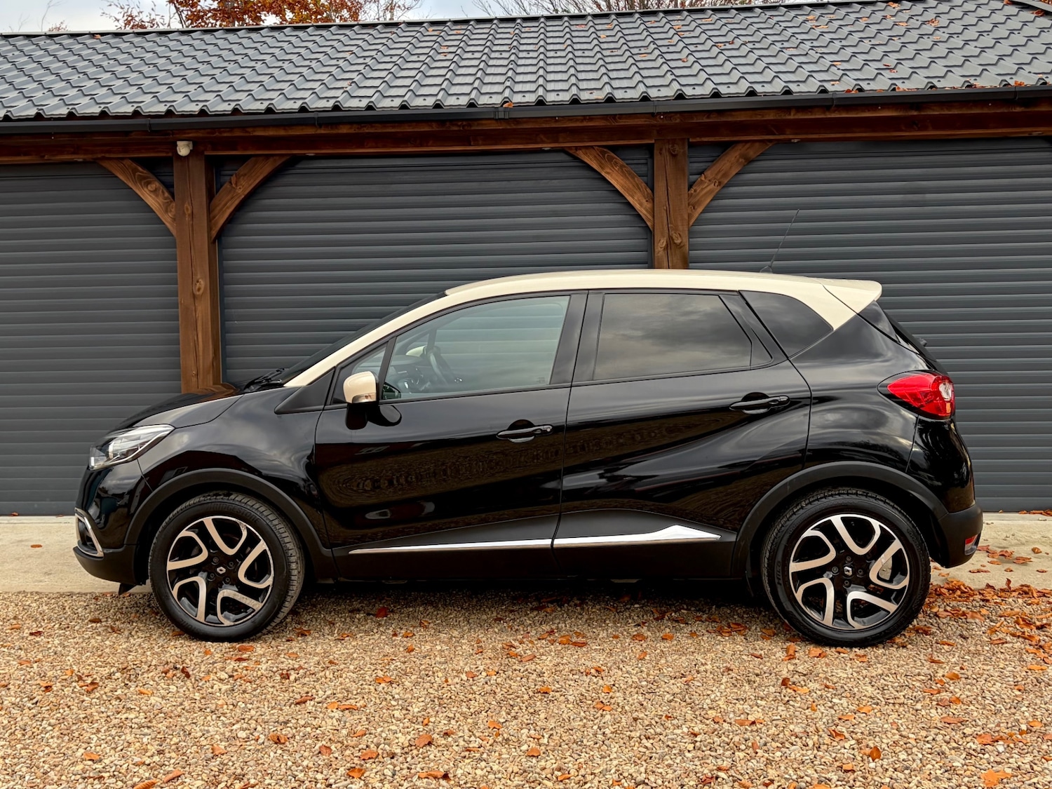 Used Renault Captur 2015 for sale - 76519279: Photo 3