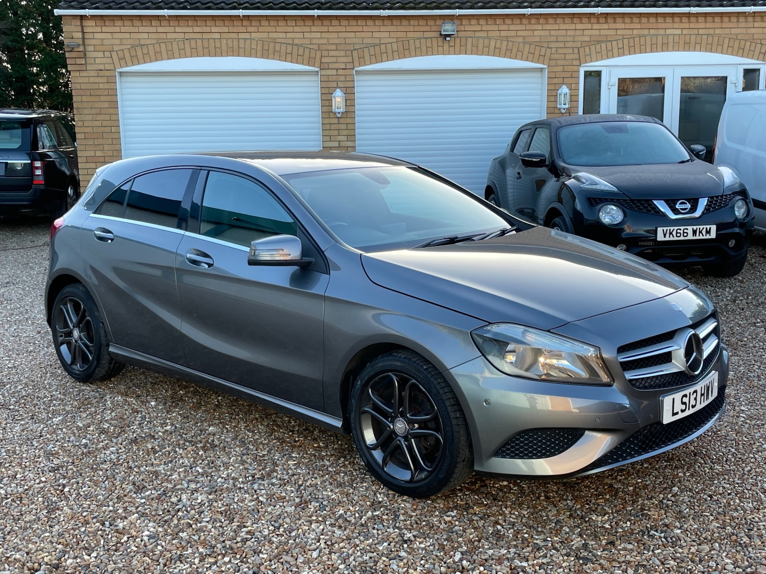 Used Mercedes-Benz A-Class 2013 for sale - 76897337: Photo 2