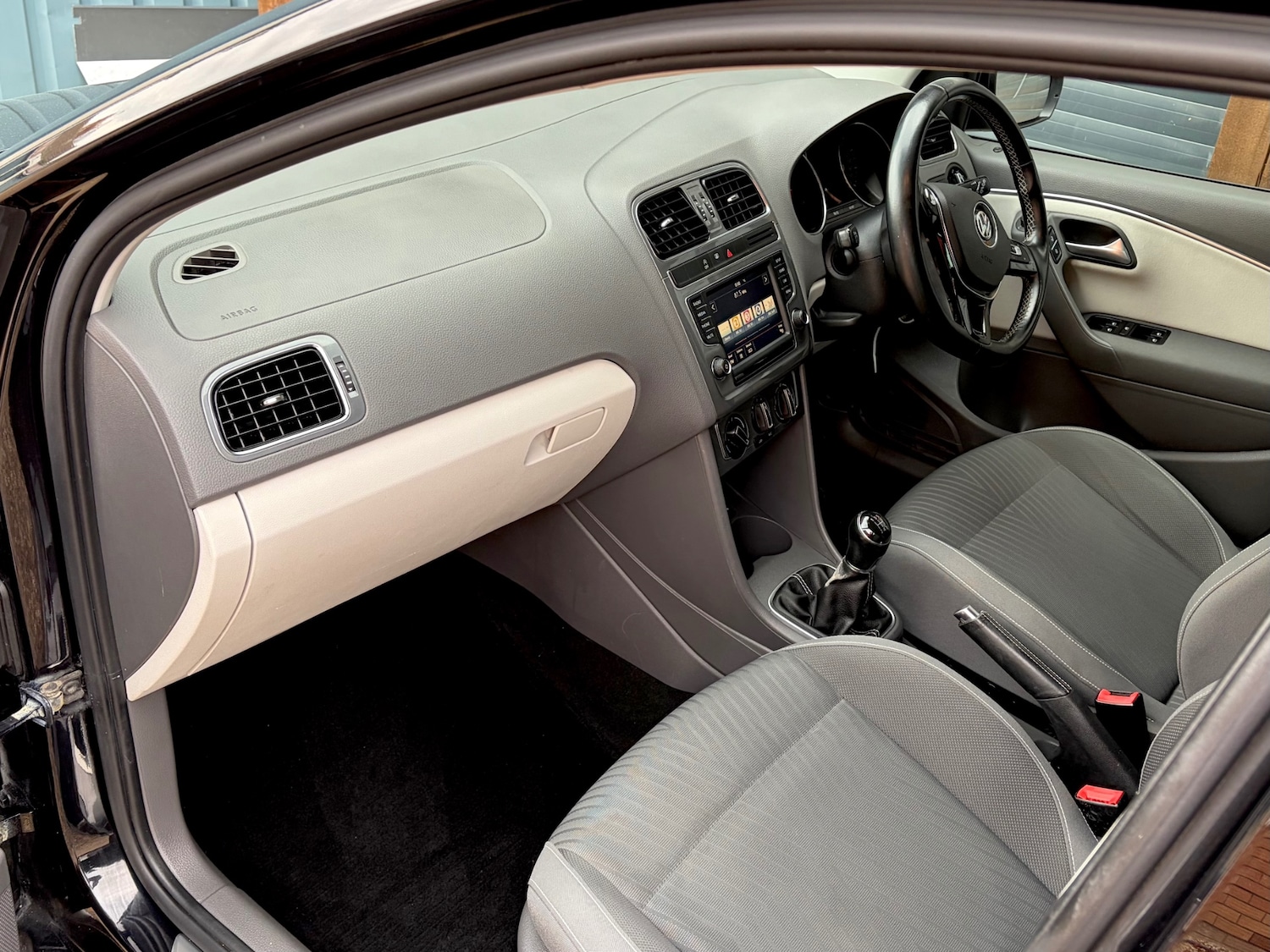 Used Volkswagen Polo 2015 for sale - 76480841: Photo 8