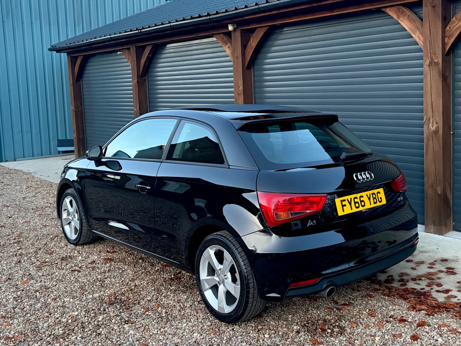 Used Audi A1 2016 for sale - 76570658: Photo 2
