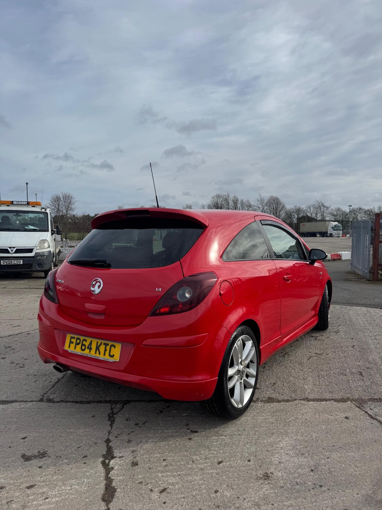 Used Vauxhall Corsa 2014 for sale - 77649987: Photo 2