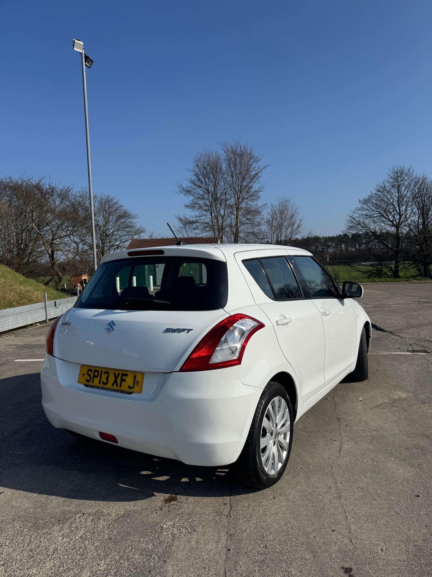 Used Suzuki Swift 2013 for sale - 77763989: Photo 2