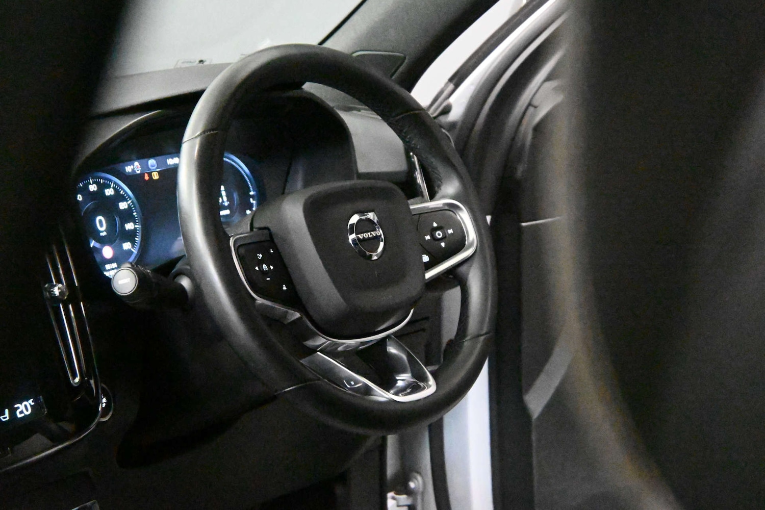 Used Volvo XC40 2021 for sale - 77618873: Photo 11