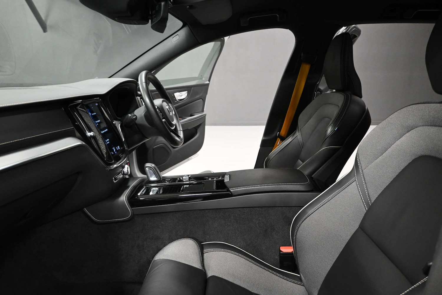 Used Volvo V60 2021 for sale - 76726099: Photo 34