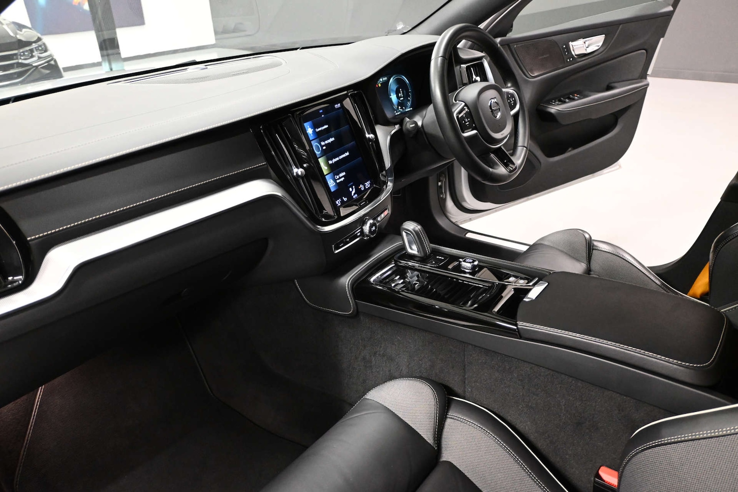 Used Volvo V60 2021 for sale - 76726099: Photo 38