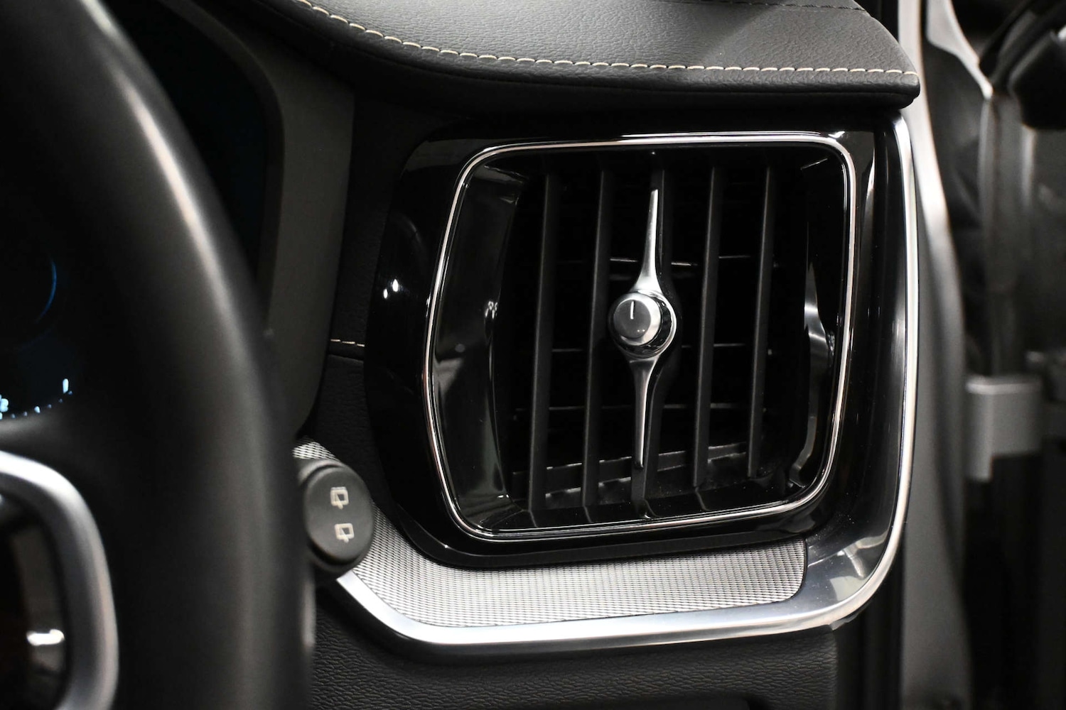 Used Volvo V60 2021 for sale - 76726099: Photo 52