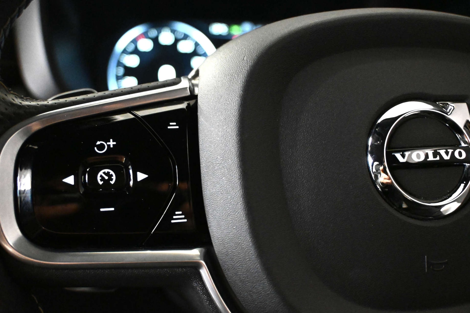 Used Volvo XC60 2017 for sale - 76894406: Photo 30