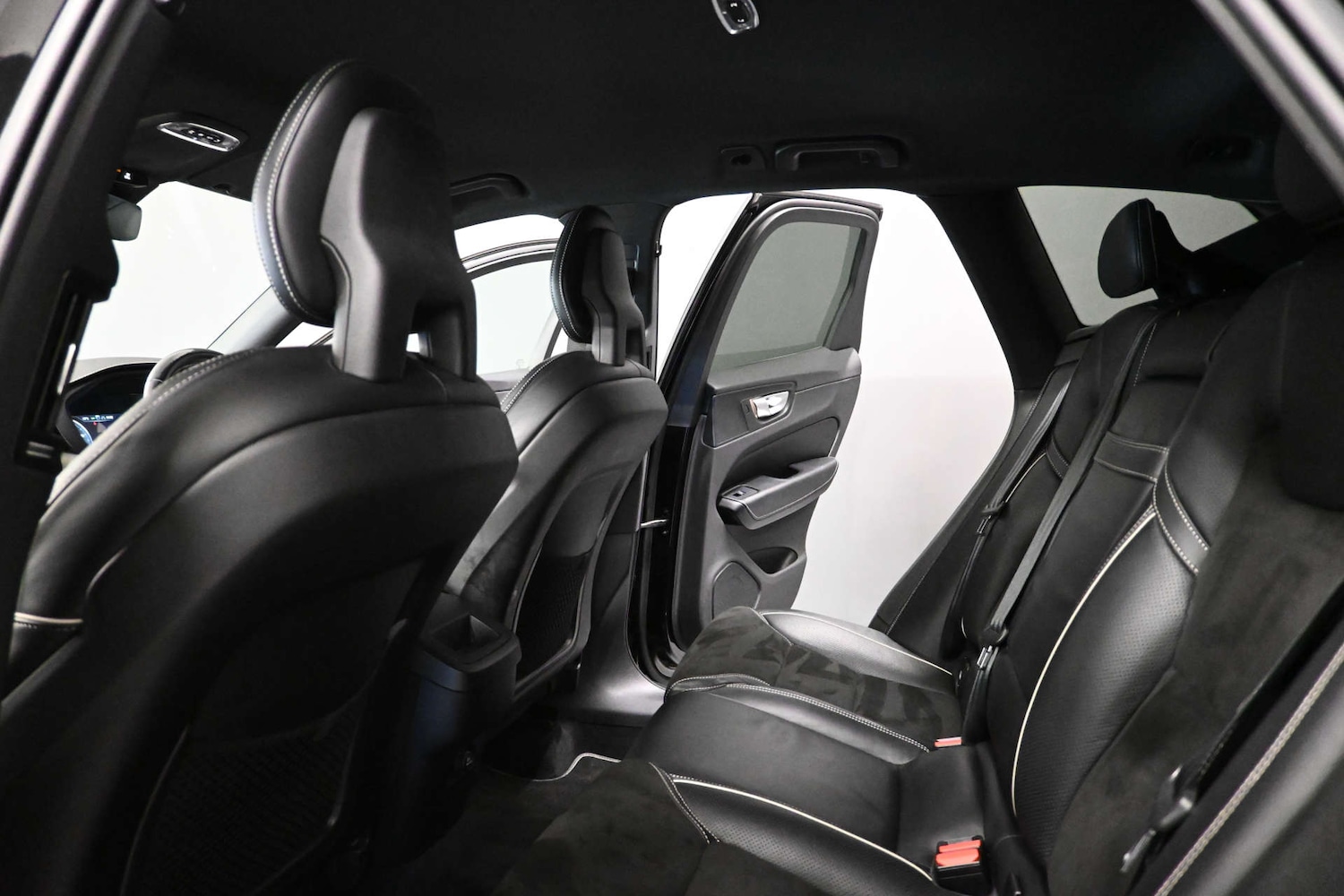 Used Volvo XC60 2017 for sale - 76894406: Photo 39