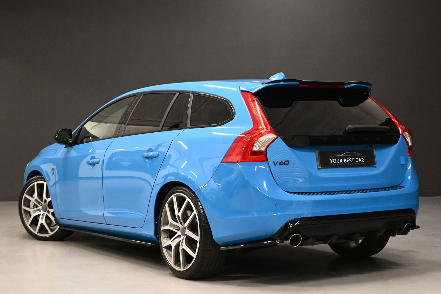 Used Volvo V60 2015 for sale - 76846968: Photo 2