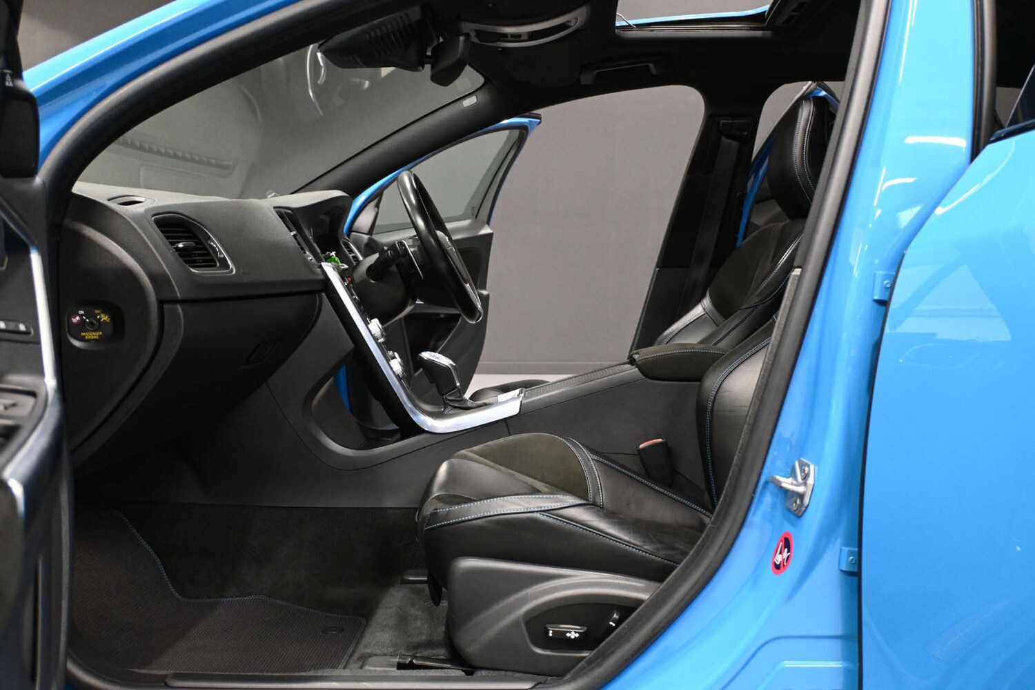 Used Volvo V60 2015 for sale - 76846968: Photo 36