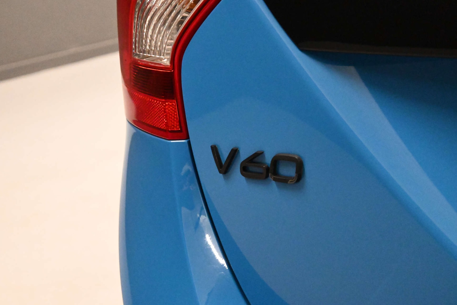 Used Volvo V60 2015 for sale - 76846968: Photo 61