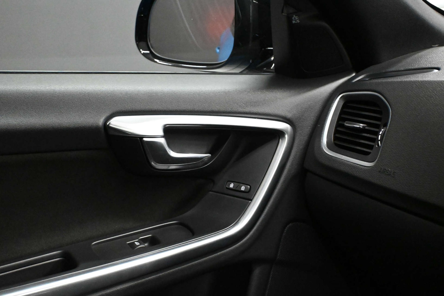 Used Volvo V60 2015 for sale - 76846968: Photo 70