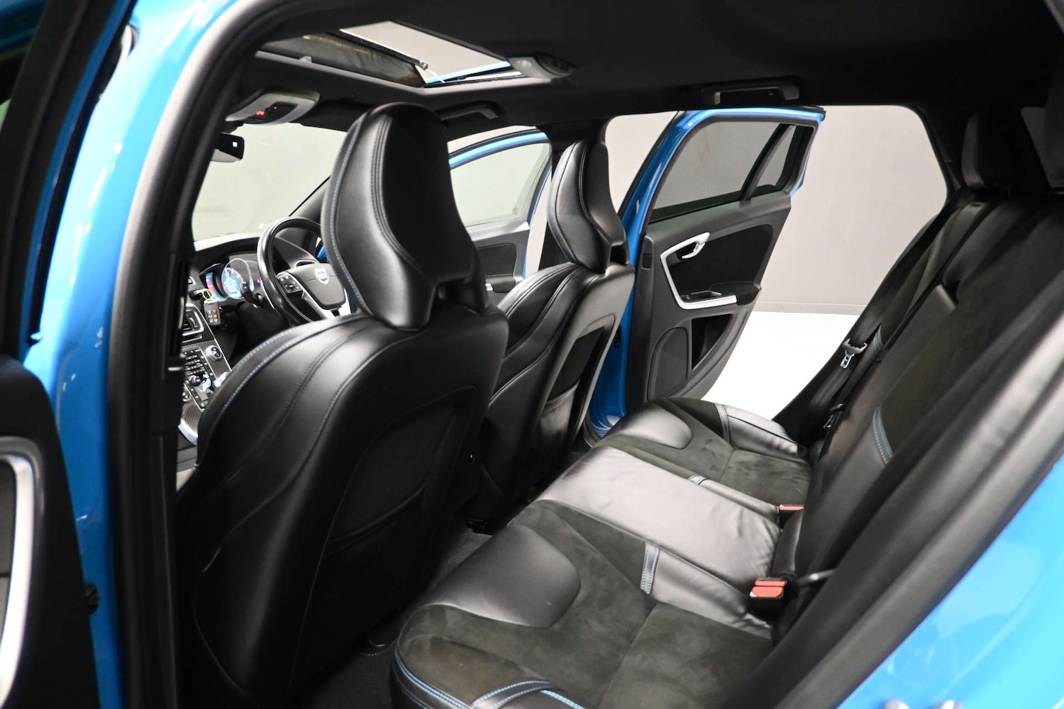 Used Volvo V60 2015 for sale - 76846968: Photo 79