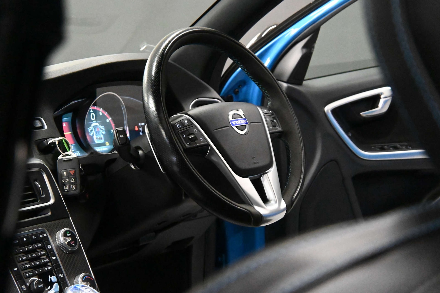 Used Volvo V60 2015 for sale - 76846968: Photo 8