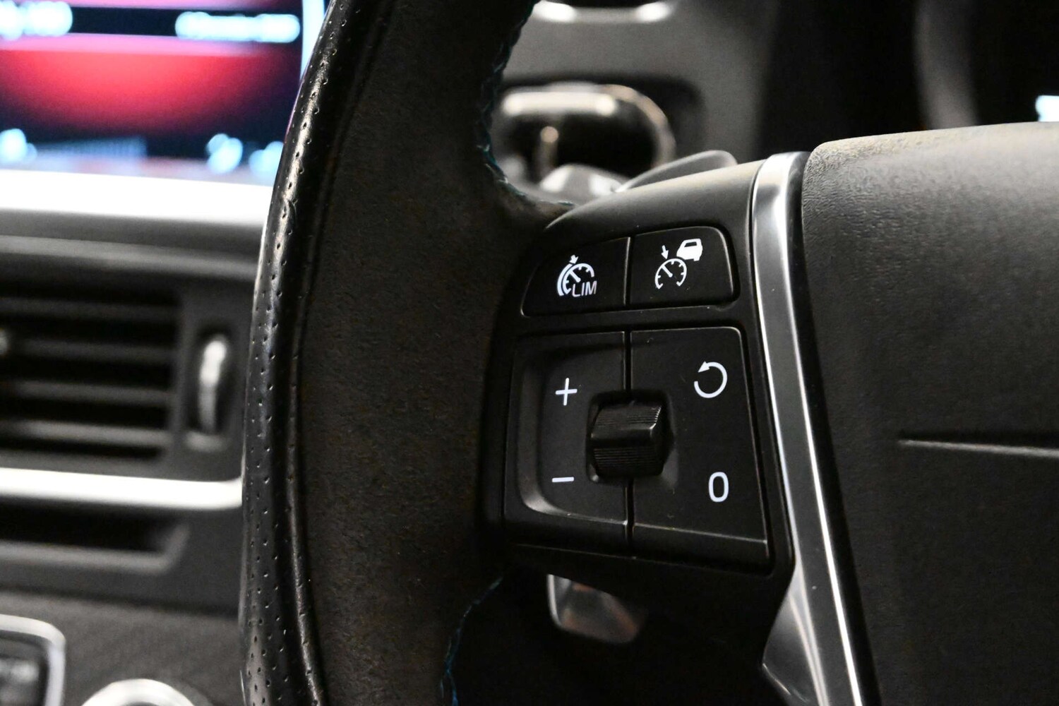 Used Volvo V60 2015 for sale - 76846968: Photo 80