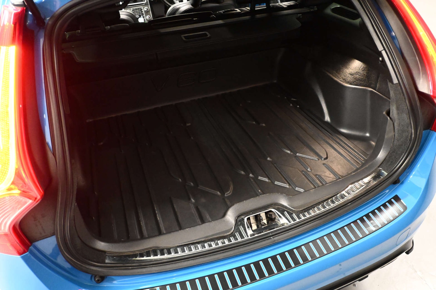 Used Volvo V60 2015 for sale - 76846968: Photo 82