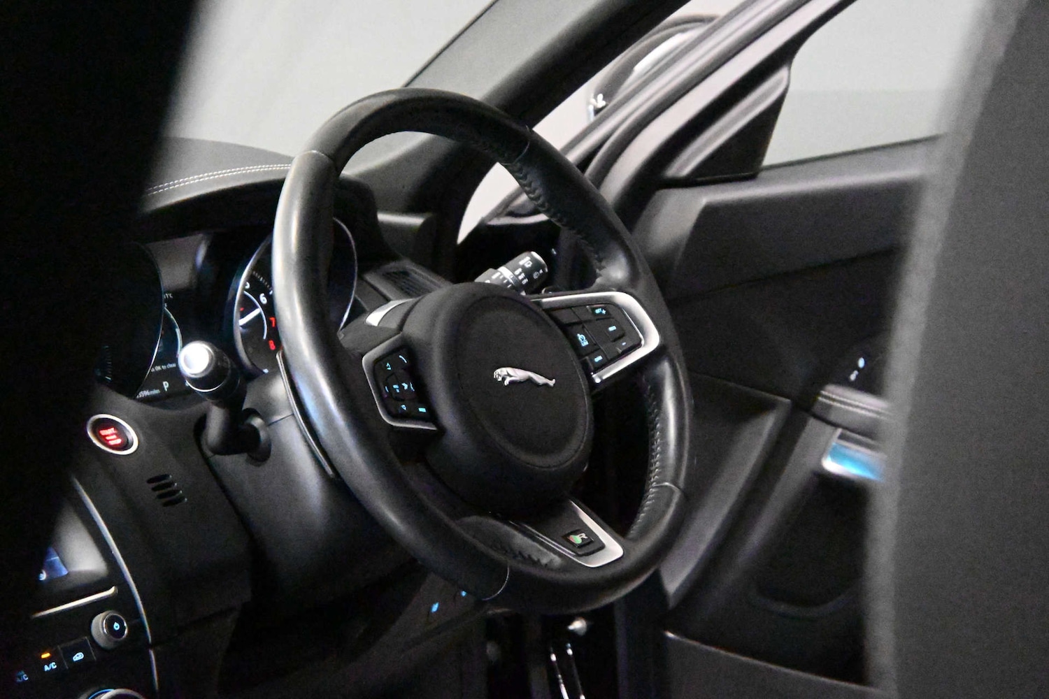 Used Jaguar E-Pace 2020 for sale - 78056678: Photo 4