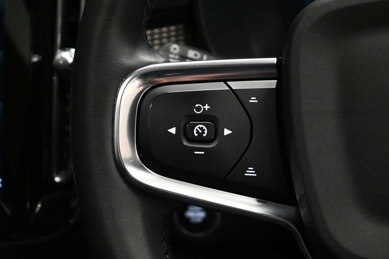 Used Volvo XC40 2022 for sale - 77189550: Photo 31