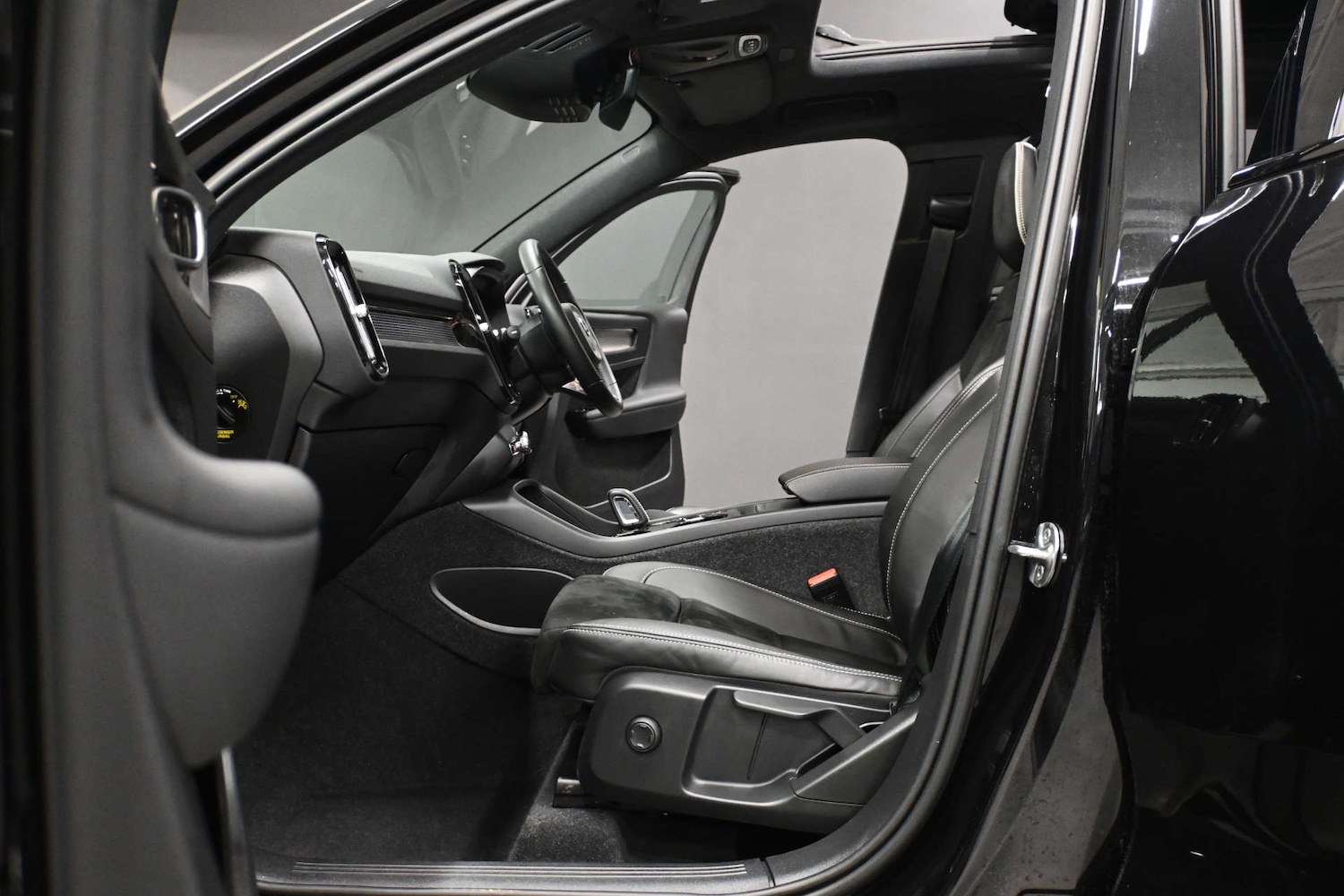 Used Volvo XC40 2022 for sale - 77189550: Photo 33