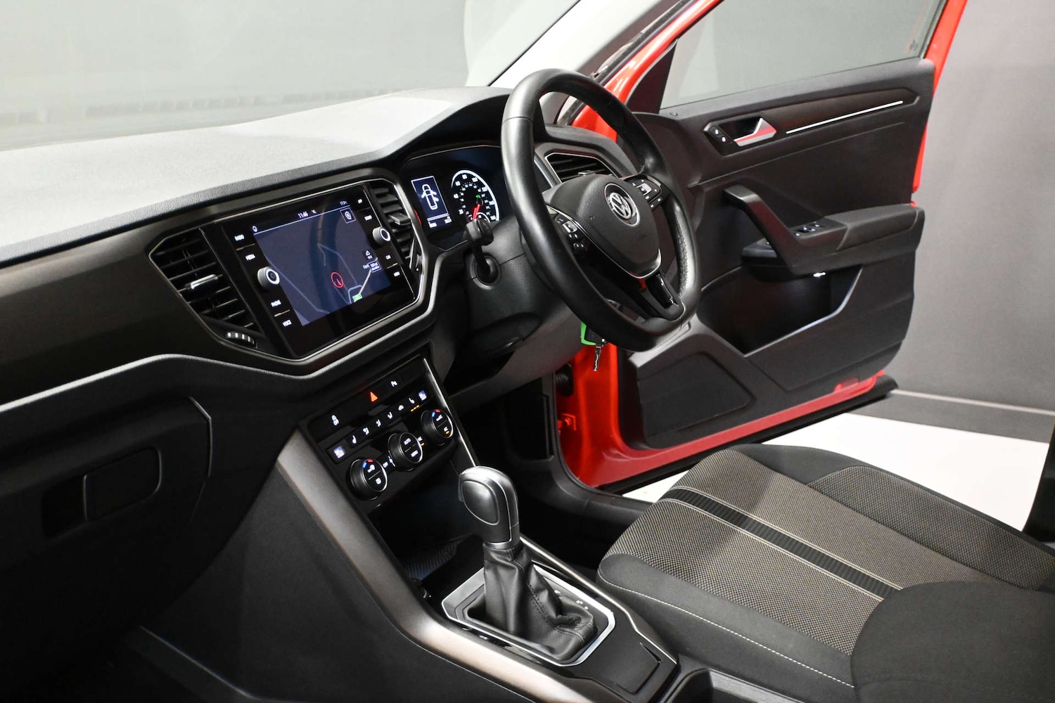 Used Volkswagen T-Roc 2018 for sale - 76919200: Photo 29