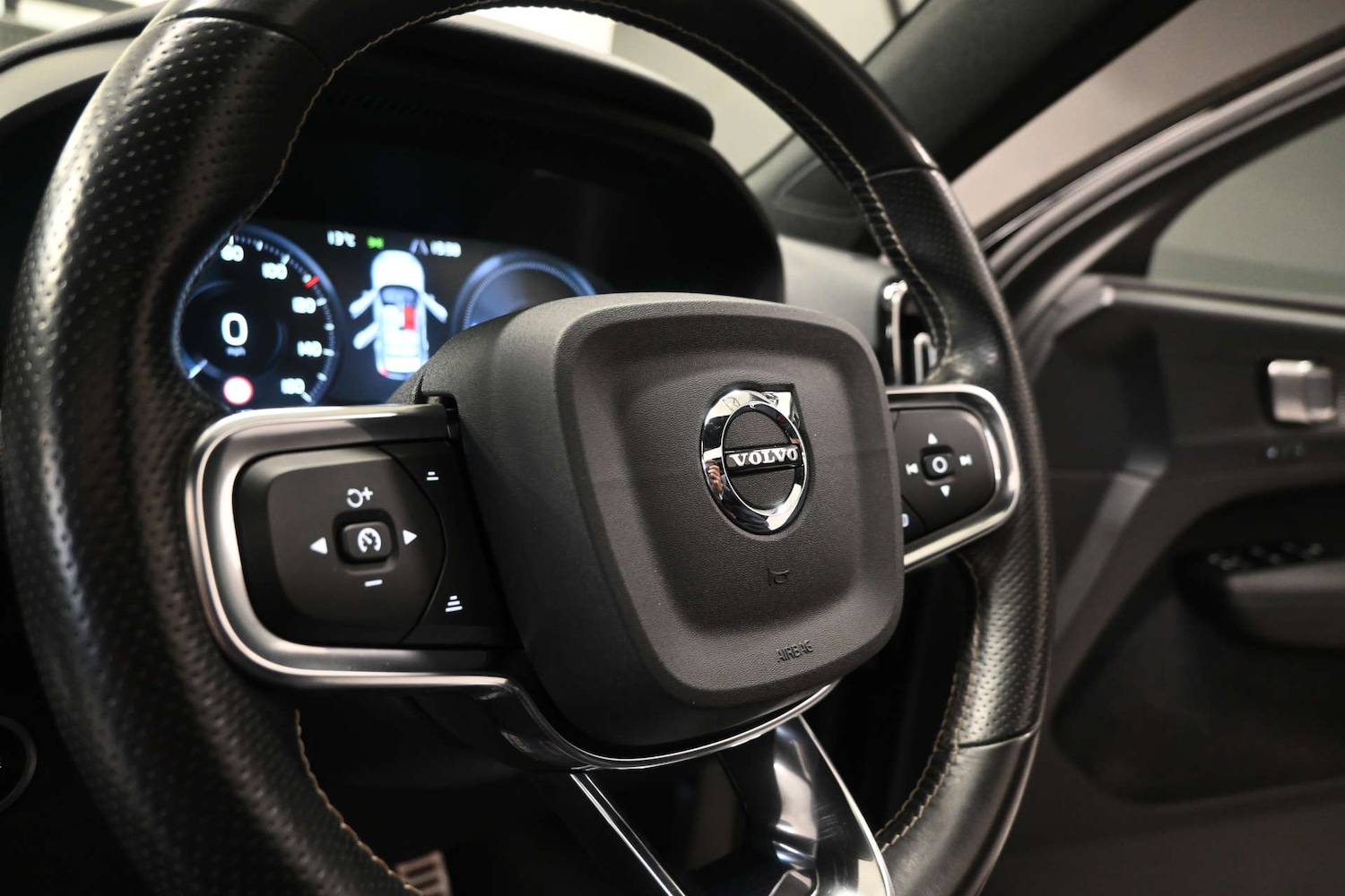 Used Volvo XC40 2021 for sale - 77749092: Photo 28