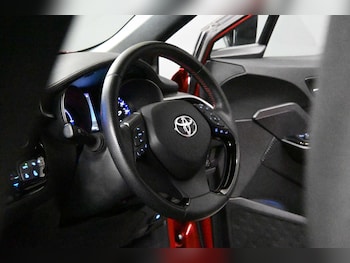 Used Toyota C-HR 2023 for sale - 78254171: Photo