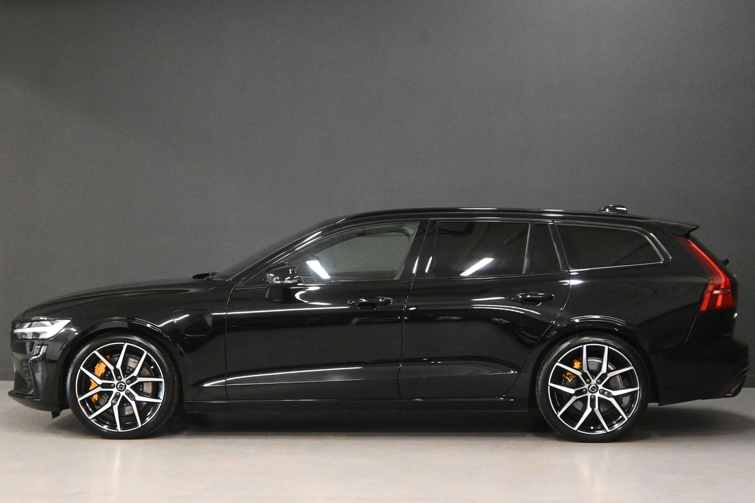 Used Volvo V60 2021 for sale - 77652970: Photo 14