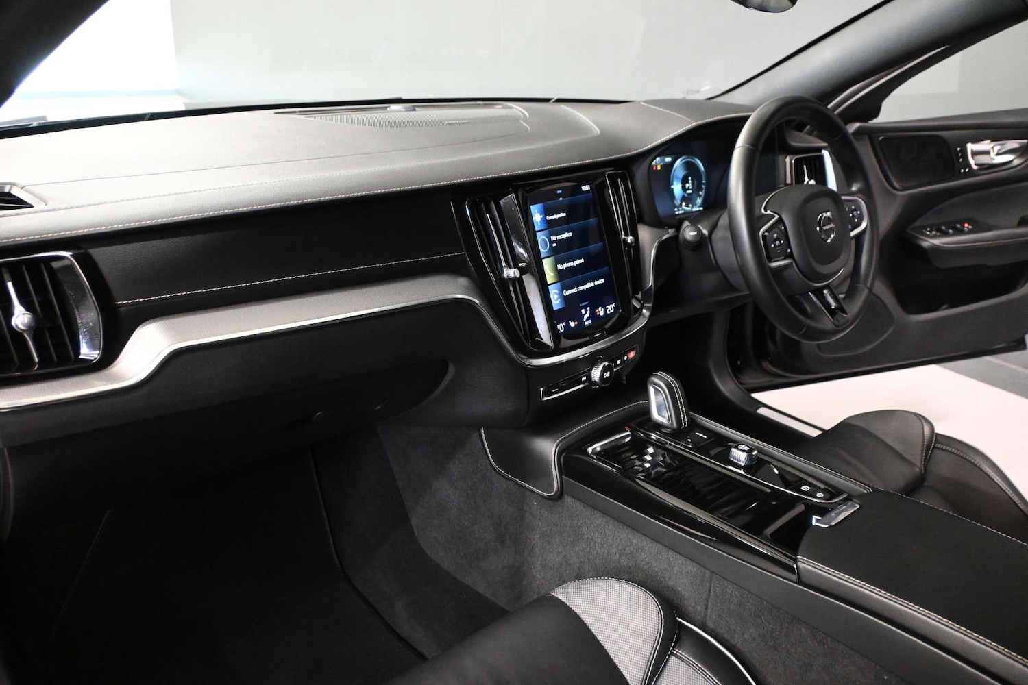 Used Volvo V60 2021 for sale - 77652970: Photo 25