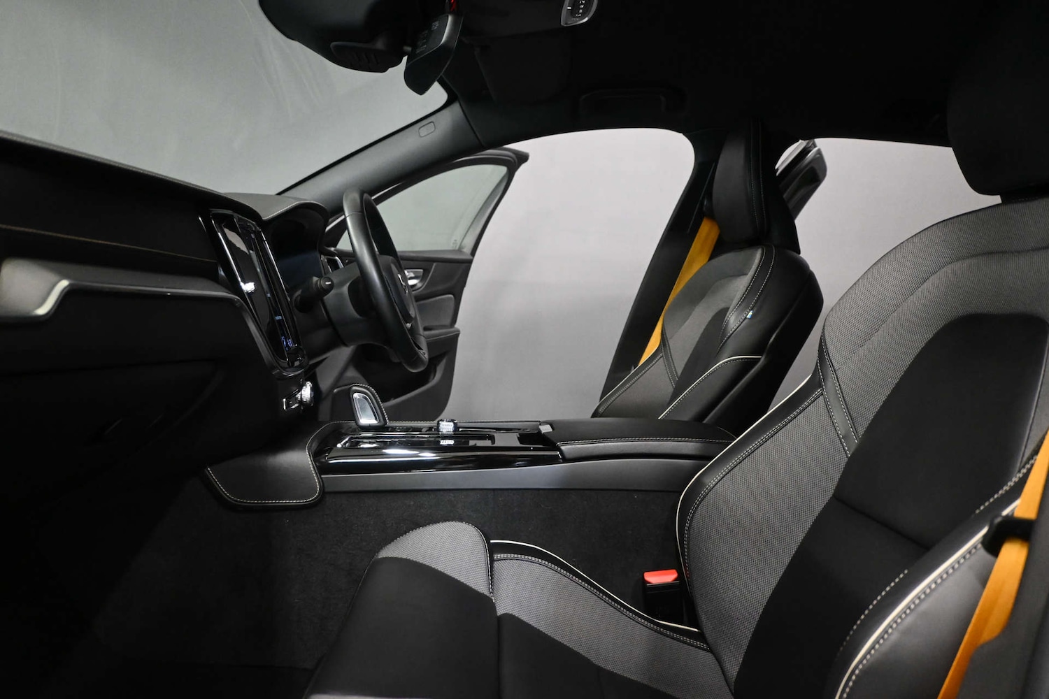 Used Volvo V60 2021 for sale - 77652970: Photo 42