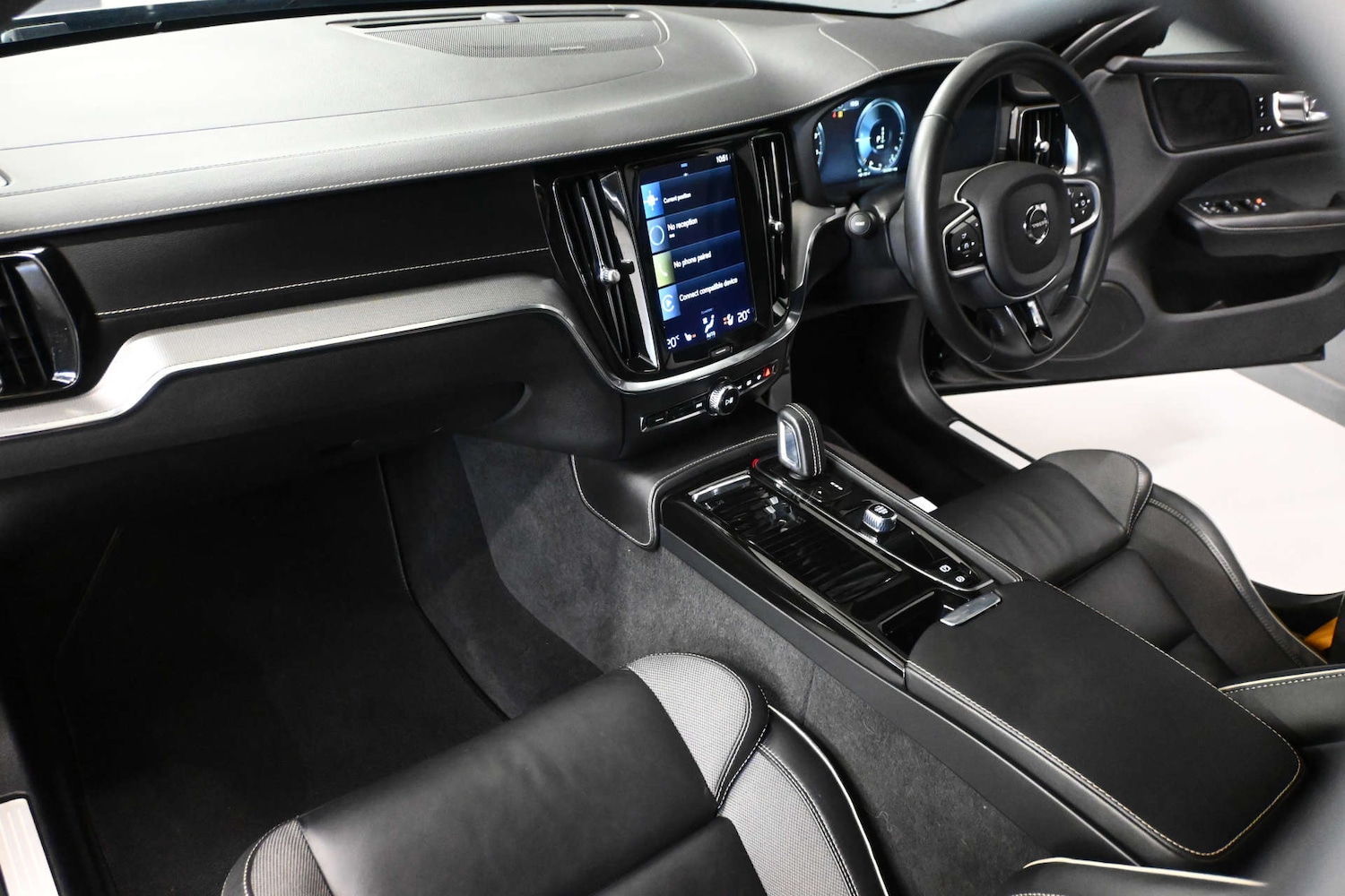 Used Volvo V60 2021 for sale - 77652970: Photo 45