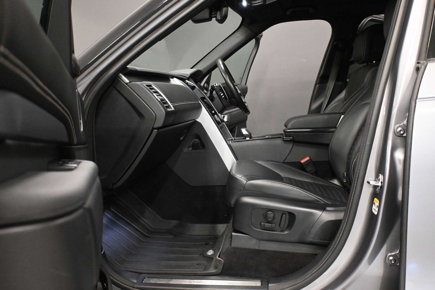 Used Land Rover Discovery 2021 for sale - 76710474: Photo 35