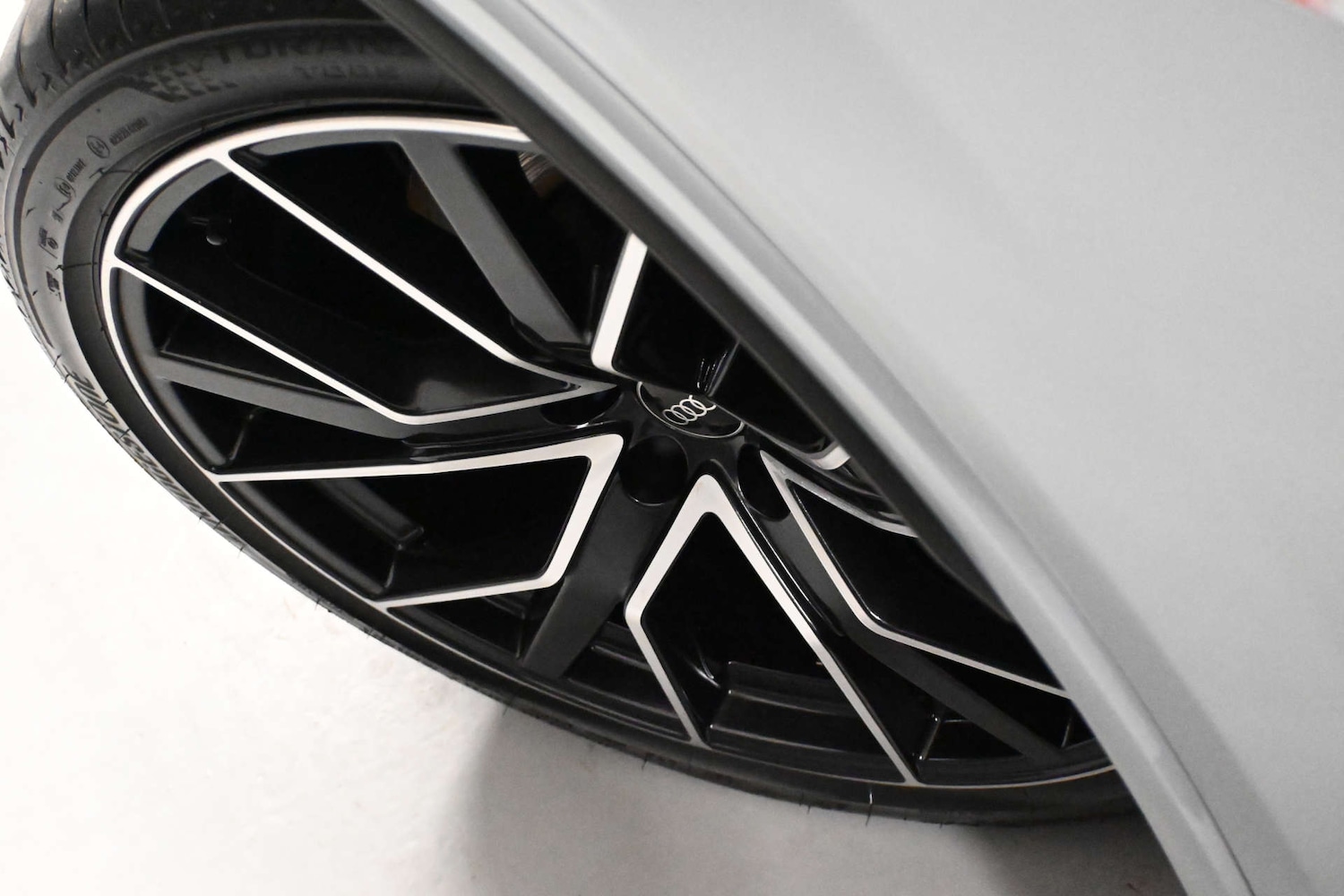 Used Audi Q7 2023 for sale - 76765024: Photo 31