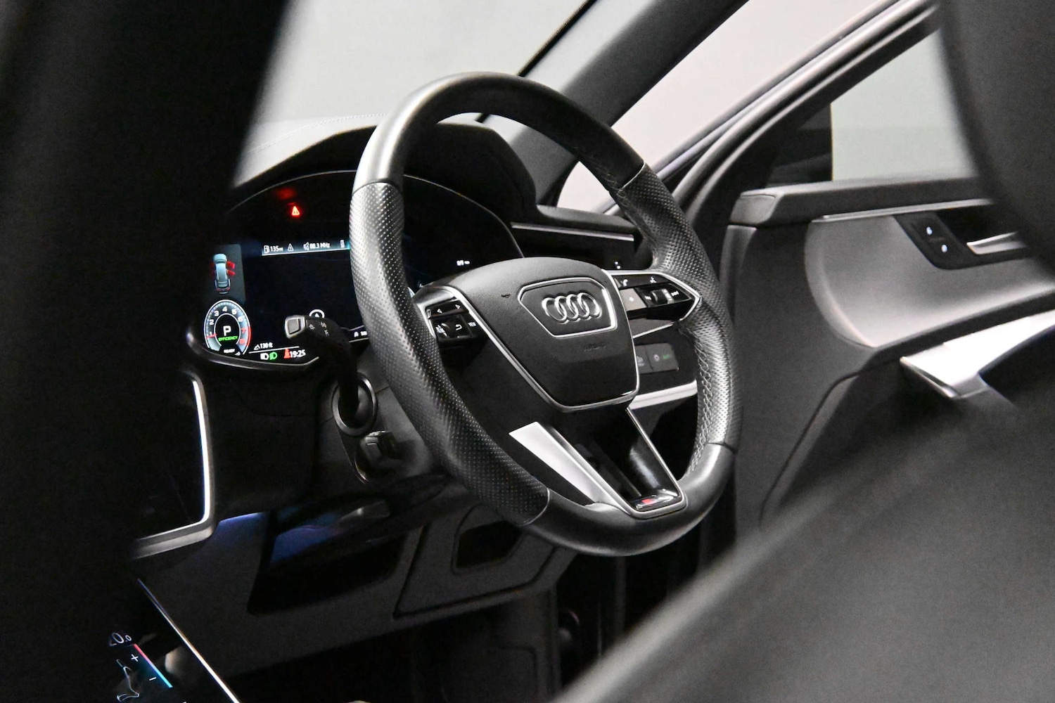 Used Audi A6 2021 for sale - 76710460: Photo 4