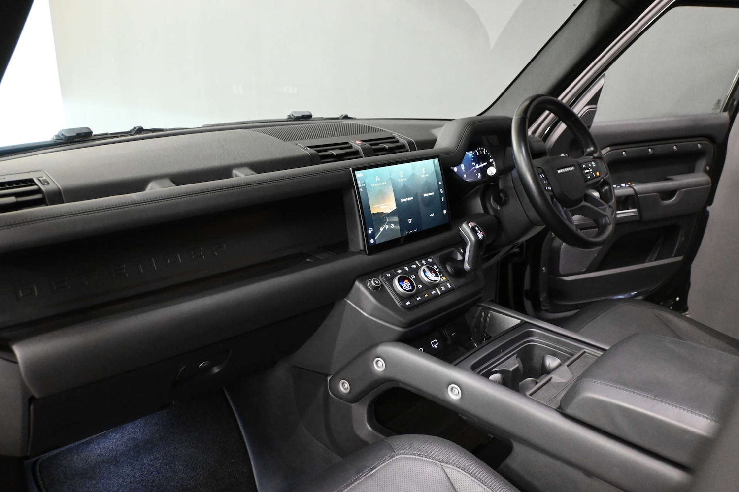 Used Land Rover Defender 2023 for sale - 77632197: Photo 18