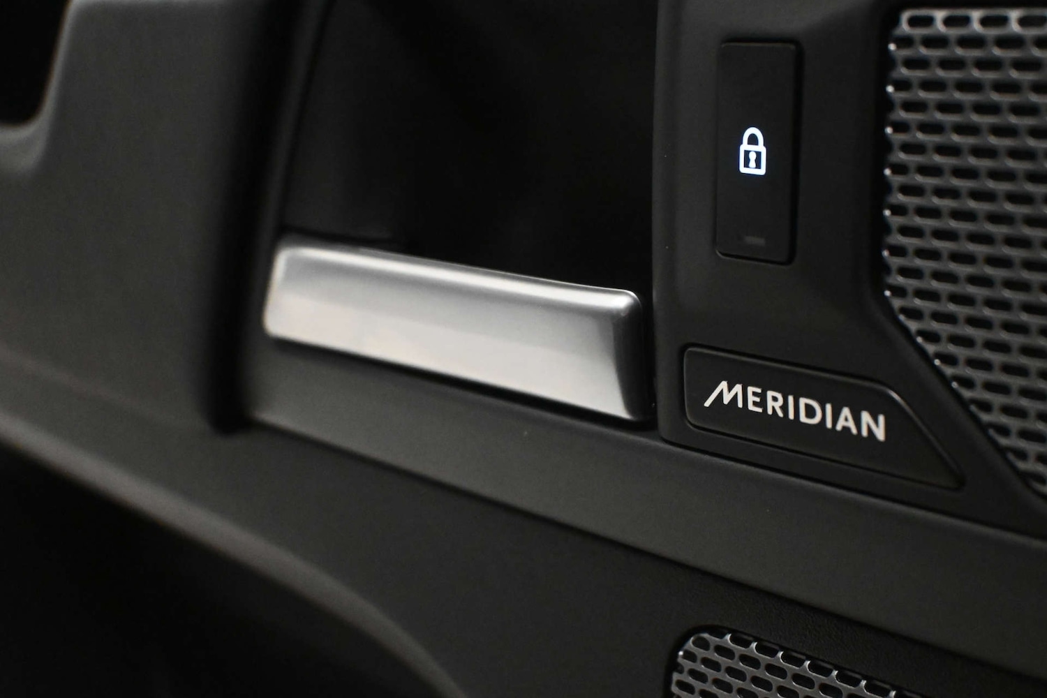 Used Land Rover Defender 2023 for sale - 77632197: Photo 27