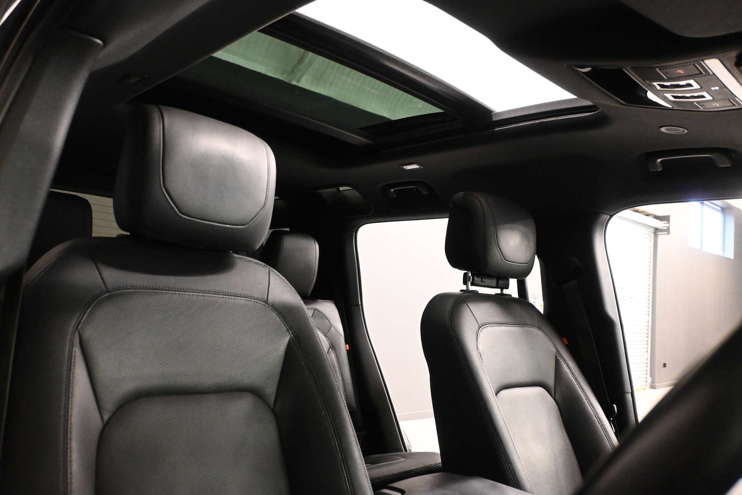 Used Land Rover Defender 2023 for sale - 77632197: Photo 41