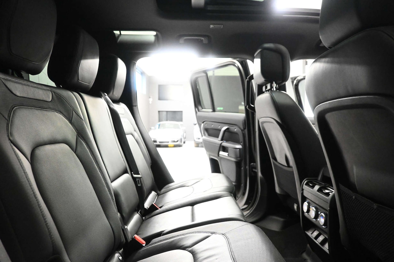 Used Land Rover Defender 2023 for sale - 77632197: Photo 55